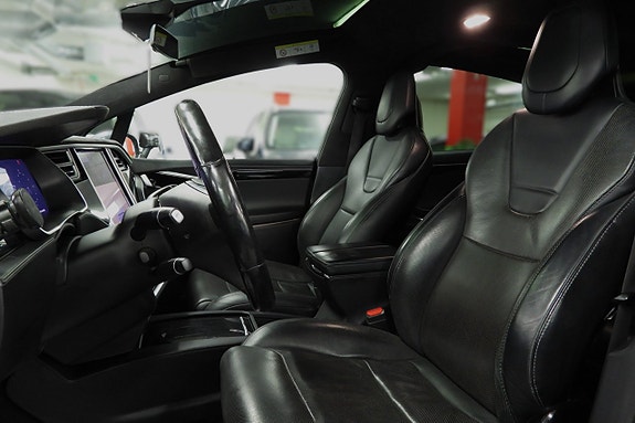 Tesla Model X 12 of 30