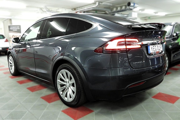 Tesla Model X 7 of 30