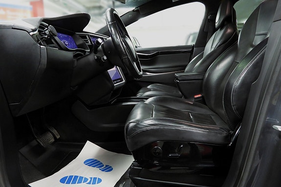 Tesla Model X 19 of 30