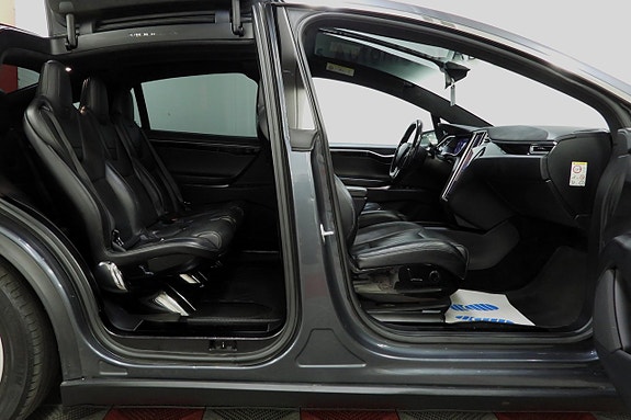Tesla Model X 13 of 30