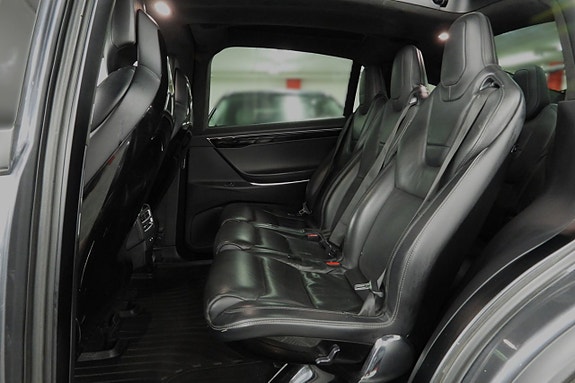 Tesla Model X 22 of 30