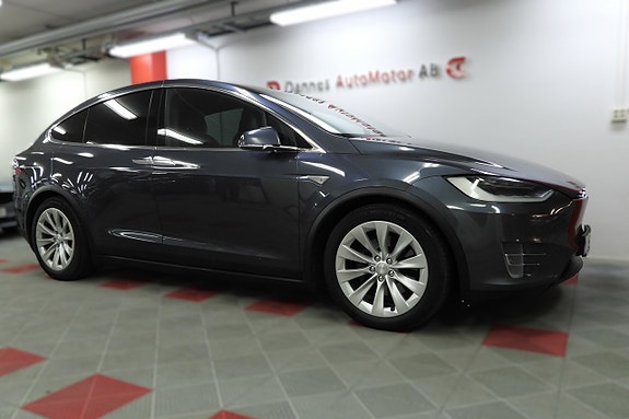 Tesla Model X 4 of 5