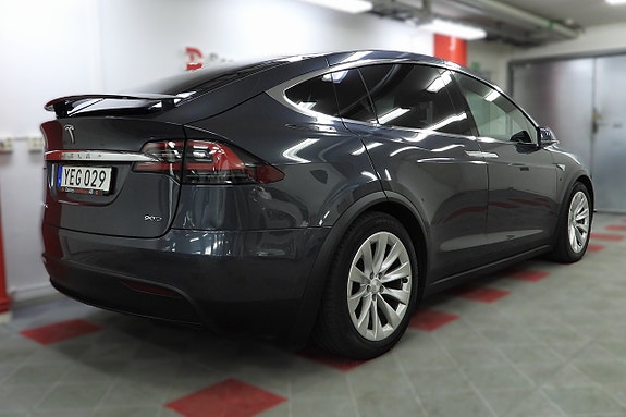 Tesla Model X 9 of 30