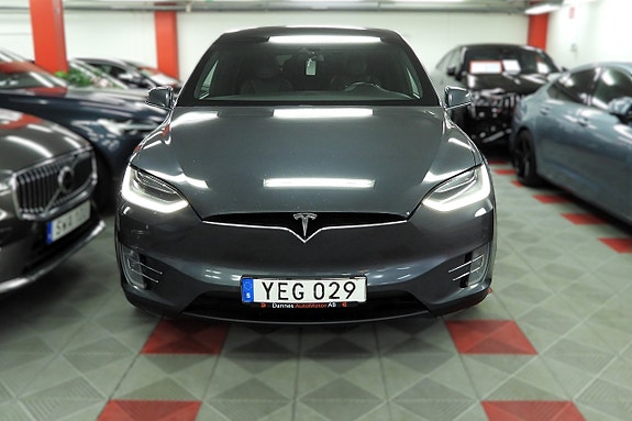 Tesla Model X 3 of 5
