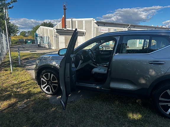 Volvo XC40 4 of 5