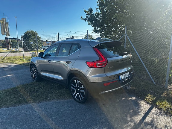 Volvo XC40 3 of 5