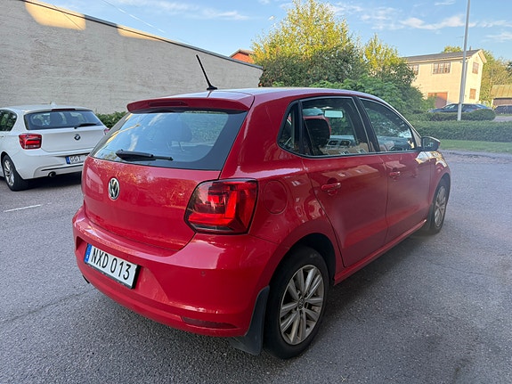 Volkswagen Polo 2 of 5