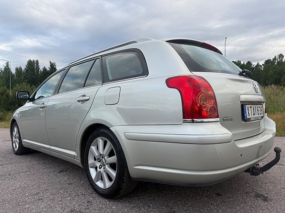 Toyota Avensis 8 of 24