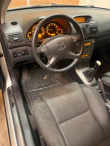 Toyota Avensis 17 of 24