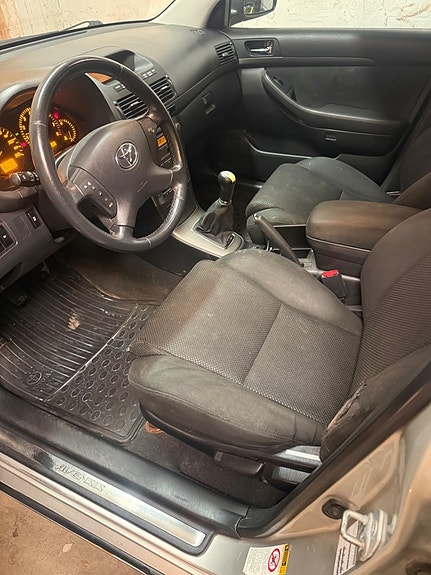 Toyota Avensis 16 of 24