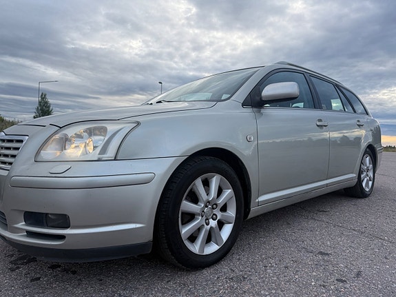 Toyota Avensis 4 of 5