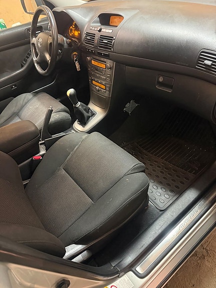 Toyota Avensis 21 of 24