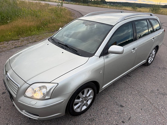 Toyota Avensis 3 of 5