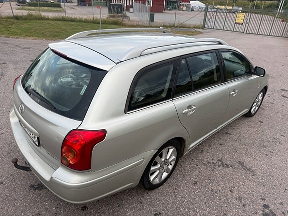 Toyota Avensis 11 of 24