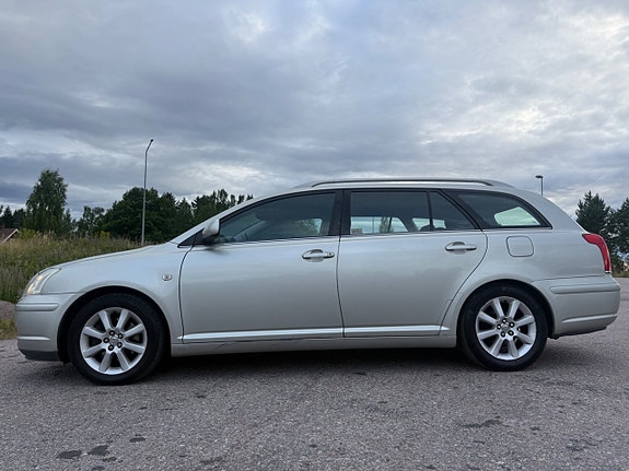 Toyota Avensis 5 of 5
