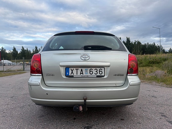 Toyota Avensis 9 of 24