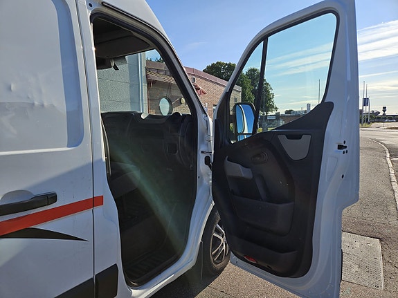 Nissan NV400 9 of 10