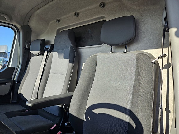 Nissan NV400 7 of 10