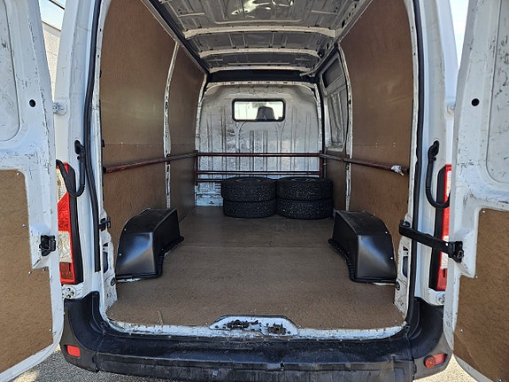 Nissan NV400 8 of 10