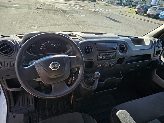 Nissan NV400 6 of 10