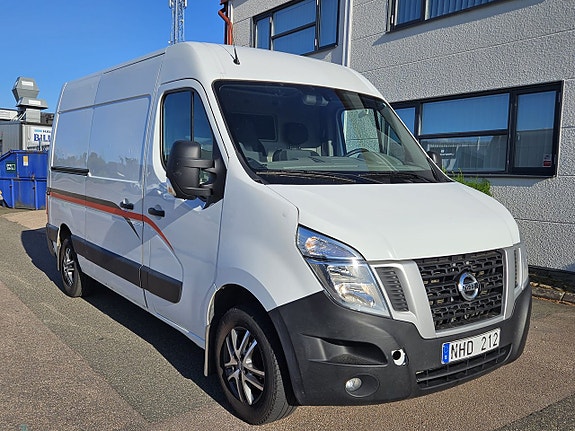 Nissan NV400 4 of 5