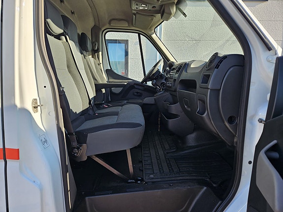 Nissan NV400 10 of 10
