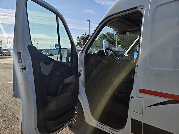 Nissan NV400 5 of 5