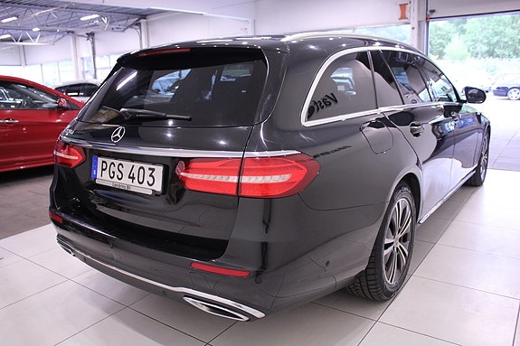 Mercedes-Benz E220 8 of 30