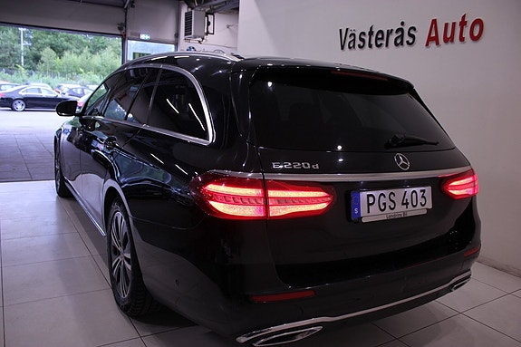 Mercedes-Benz E220 7 of 30