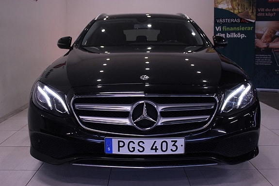 Mercedes-Benz E220 10 of 30