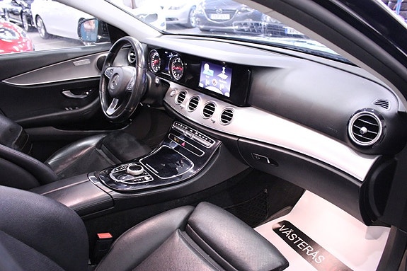 Mercedes-Benz E220 15 of 30