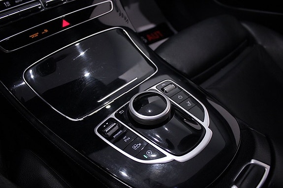 Mercedes-Benz E220 26 of 30
