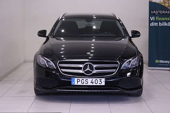 Mercedes-Benz E220 3 of 5
