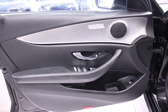 Mercedes-Benz E220 25 of 30