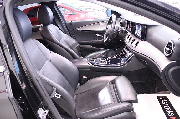 Mercedes-Benz E220 17 of 30