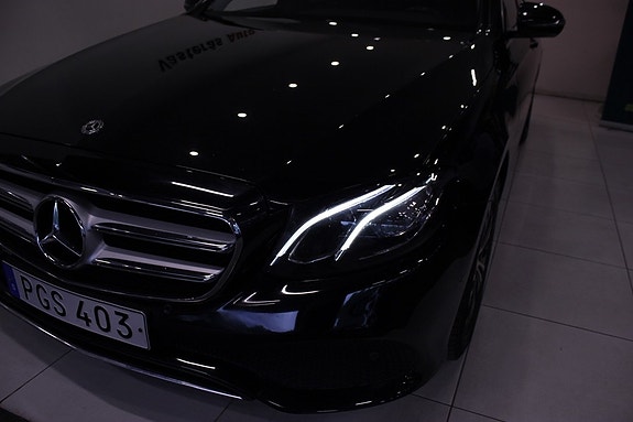 Mercedes-Benz E220 30 of 30
