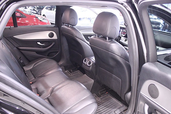 Mercedes-Benz E220 19 of 30
