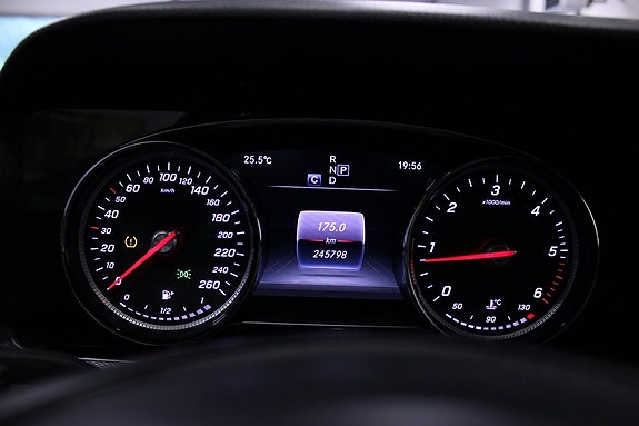 Mercedes-Benz E220 23 of 30