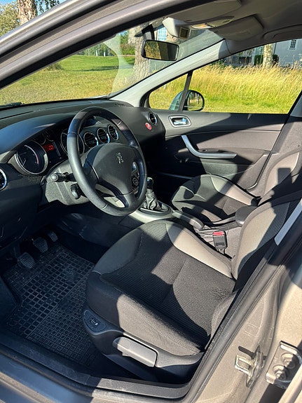 Peugeot 308 4 of 5