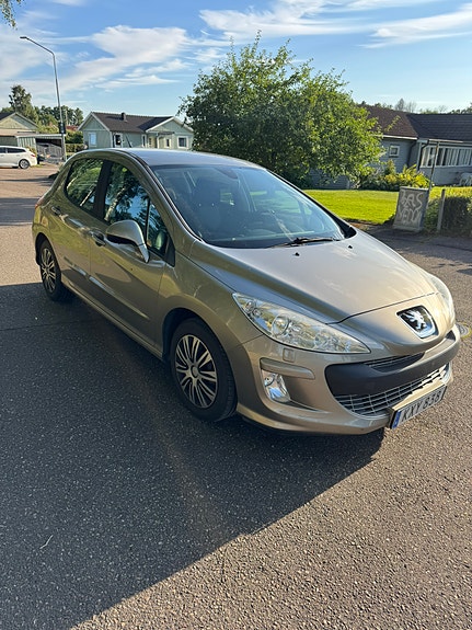 Peugeot 308 3 of 5