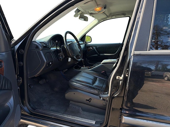 Mercedes-Benz ML320 15 of 23