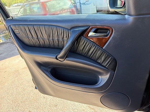 Mercedes-Benz ML320 23 of 23