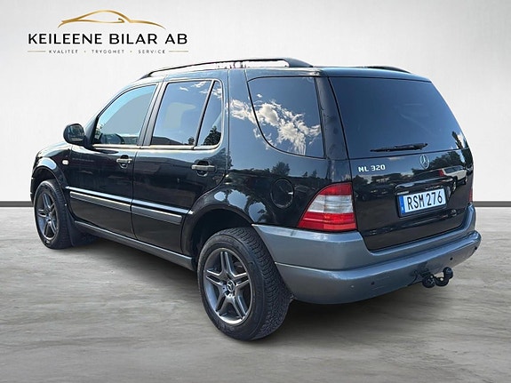 Mercedes-Benz ML320 14 of 23