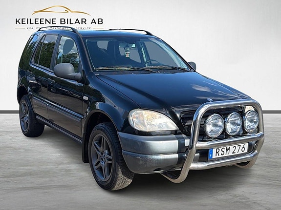 Mercedes-Benz ML320 4 of 23