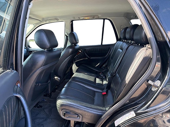 Mercedes-Benz ML320 14 of 23