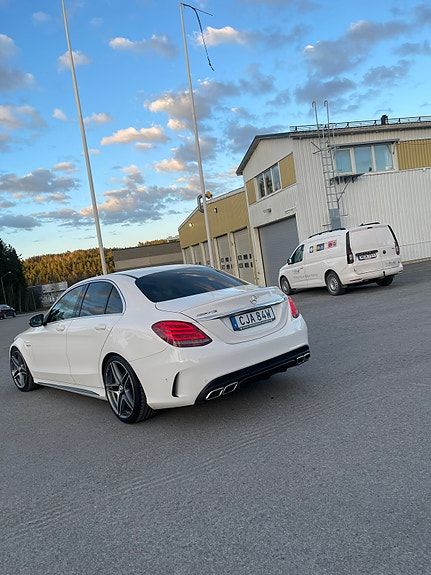 Mercedes-Benz C63 5 of 11