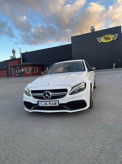 Mercedes-Benz C63 3 of 11