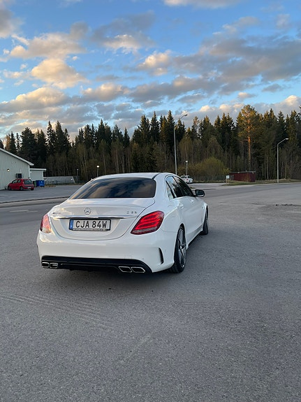 Mercedes-Benz C63 4 of 11