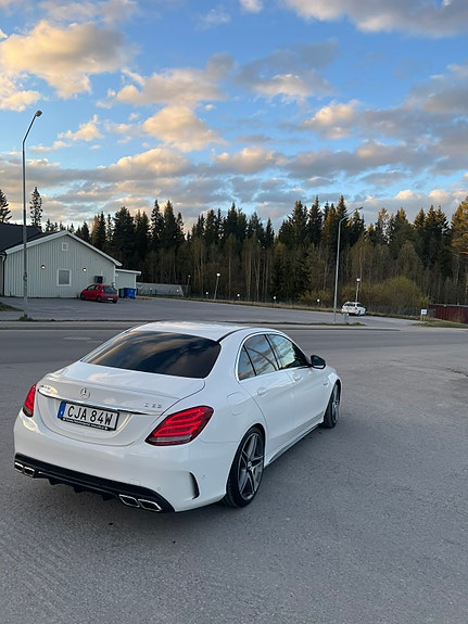 Mercedes-Benz C63 6 of 11