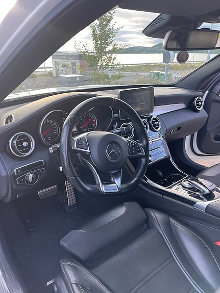 Mercedes-Benz C63 8 of 11